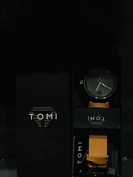 Tomi Men's Leather Strap Watch – Classic Luxury Timepiece